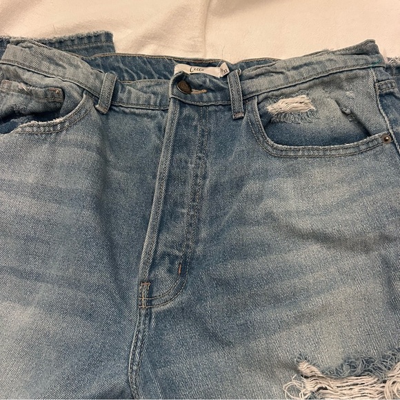 Cello Highly Distressed Blue Jeans 13/31 Frayed 5 Button Fly Crotch Solid - Picture 8 of 8